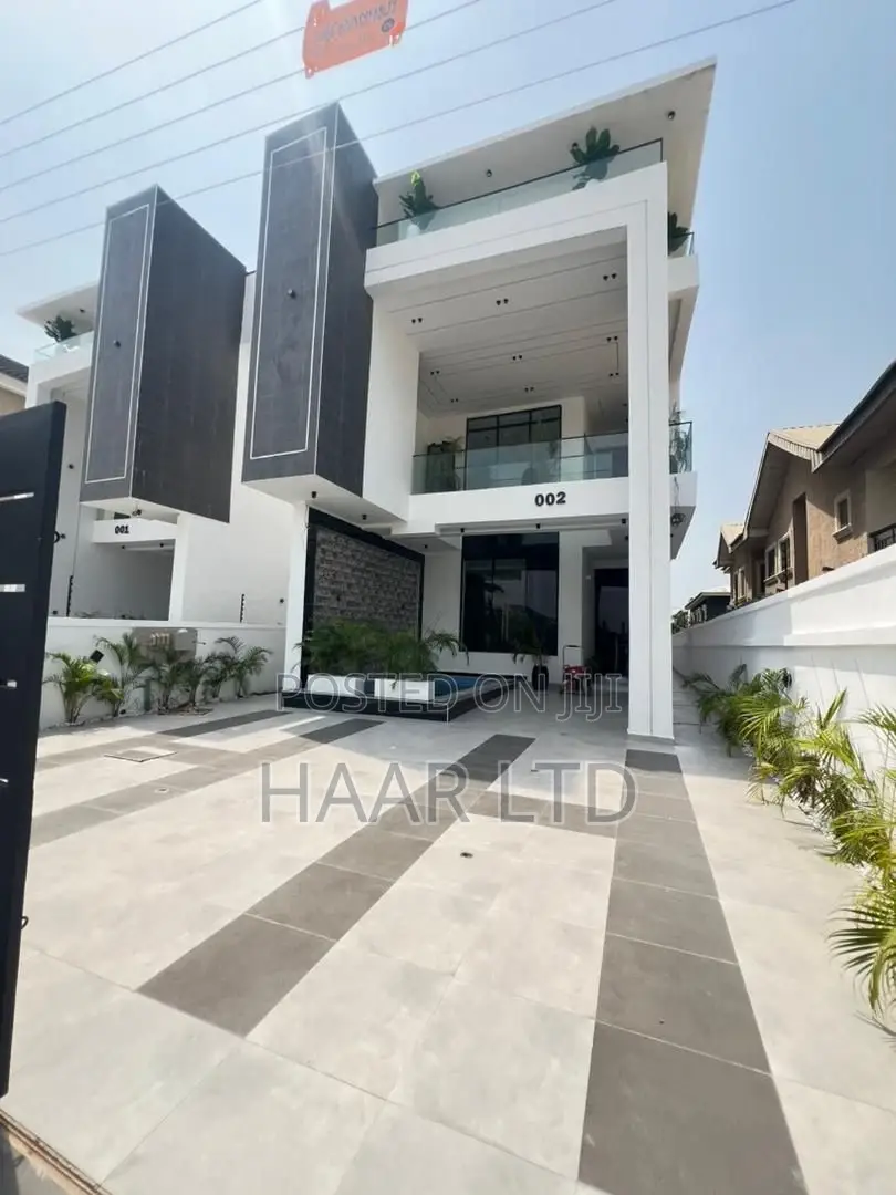 5bdrm Duplex in Ikota for sale in Ikota