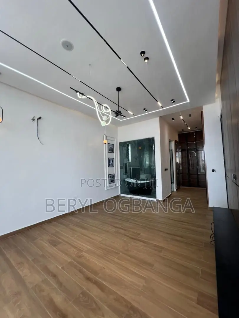 5bdrm Duplex in Ikota for sale in Ikota