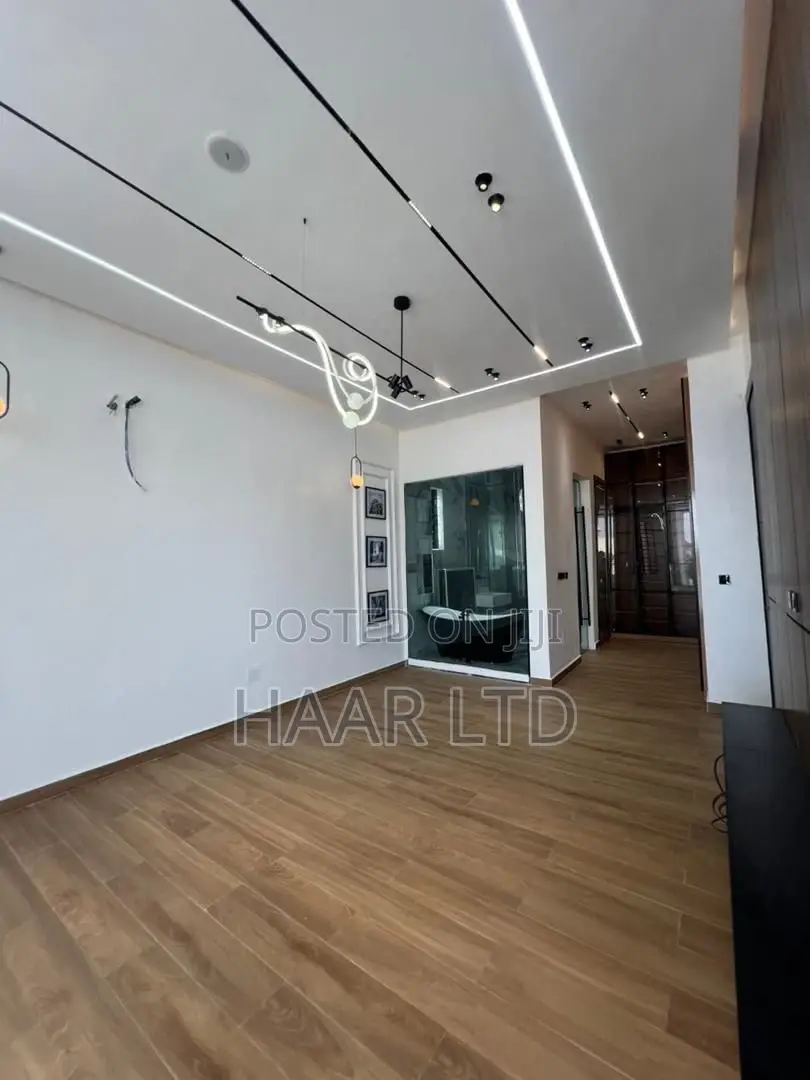 5bdrm Duplex in Ikota for sale in Ikota