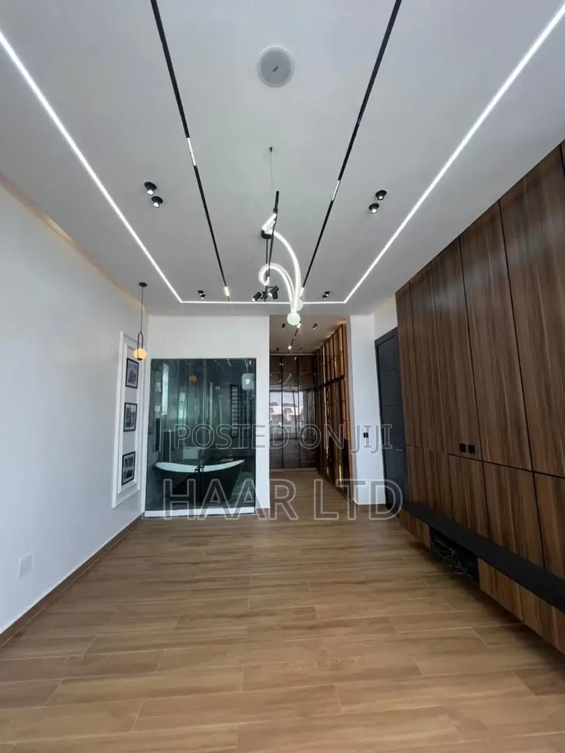 5bdrm Duplex in Ikota for sale in Ikota