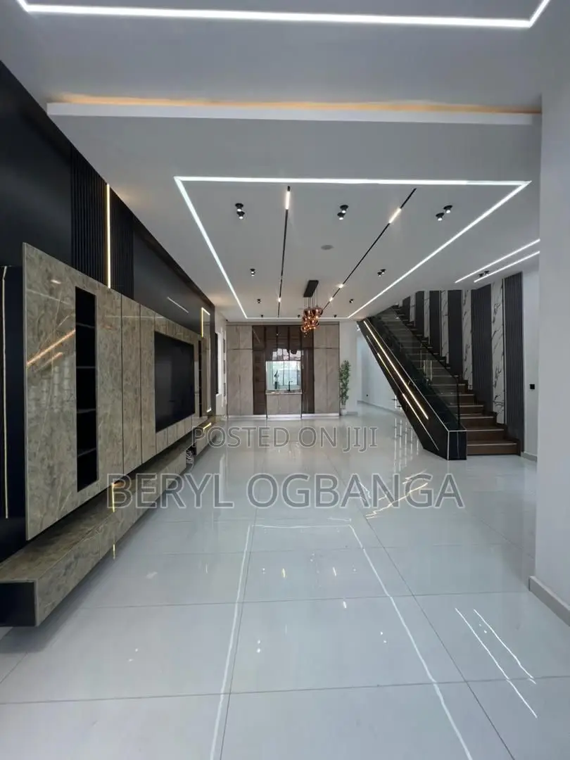 5bdrm Duplex in Ikota for sale in Ikota