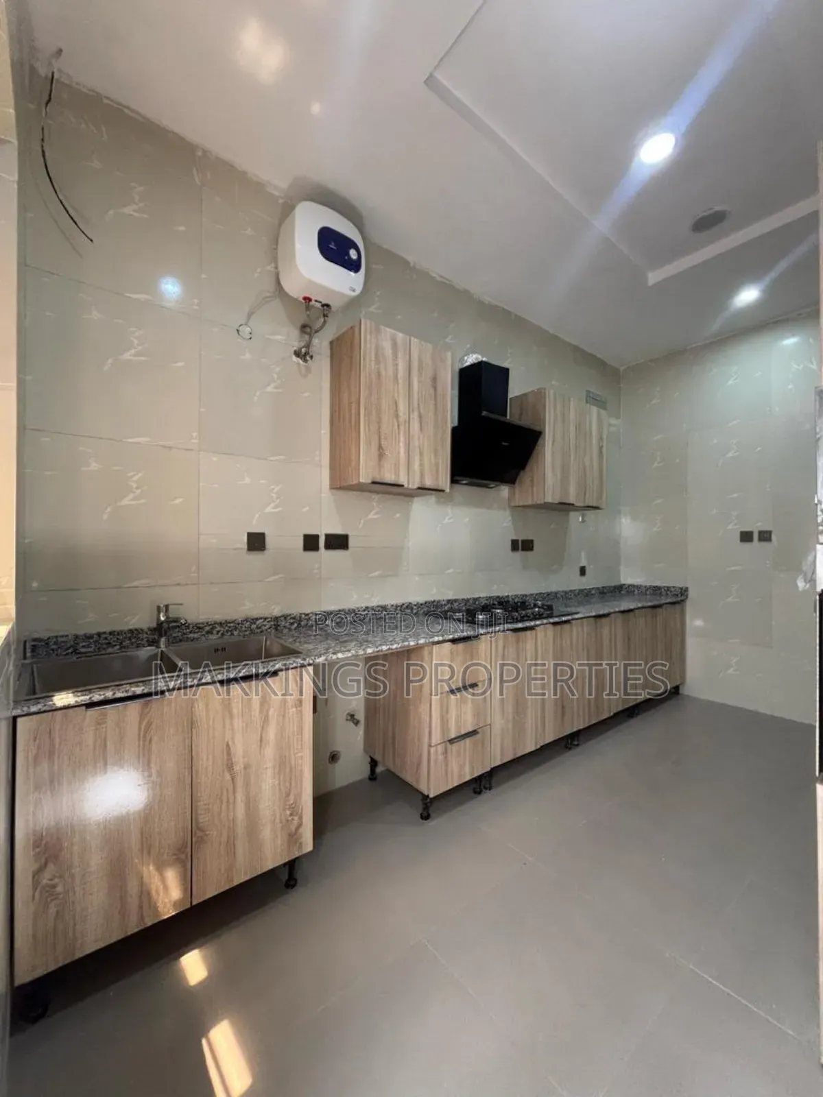 3bdrm Duplex in Chevron for sale in Chevron