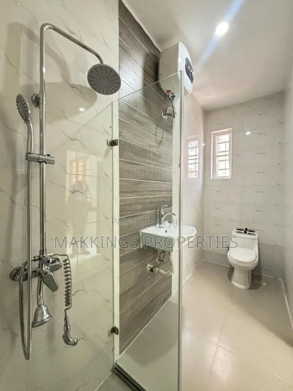3bdrm Duplex in Chevron for sale in Chevron