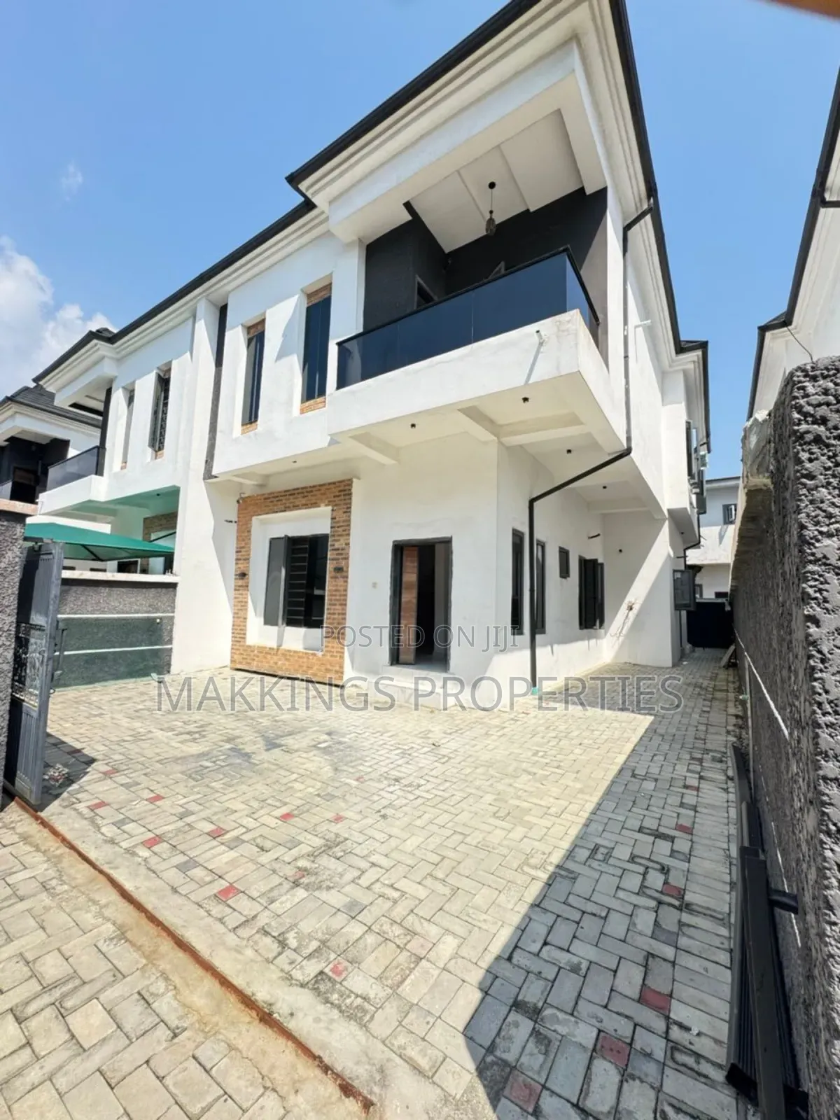 4bdrm Duplex in Chevron for sale in Chevron