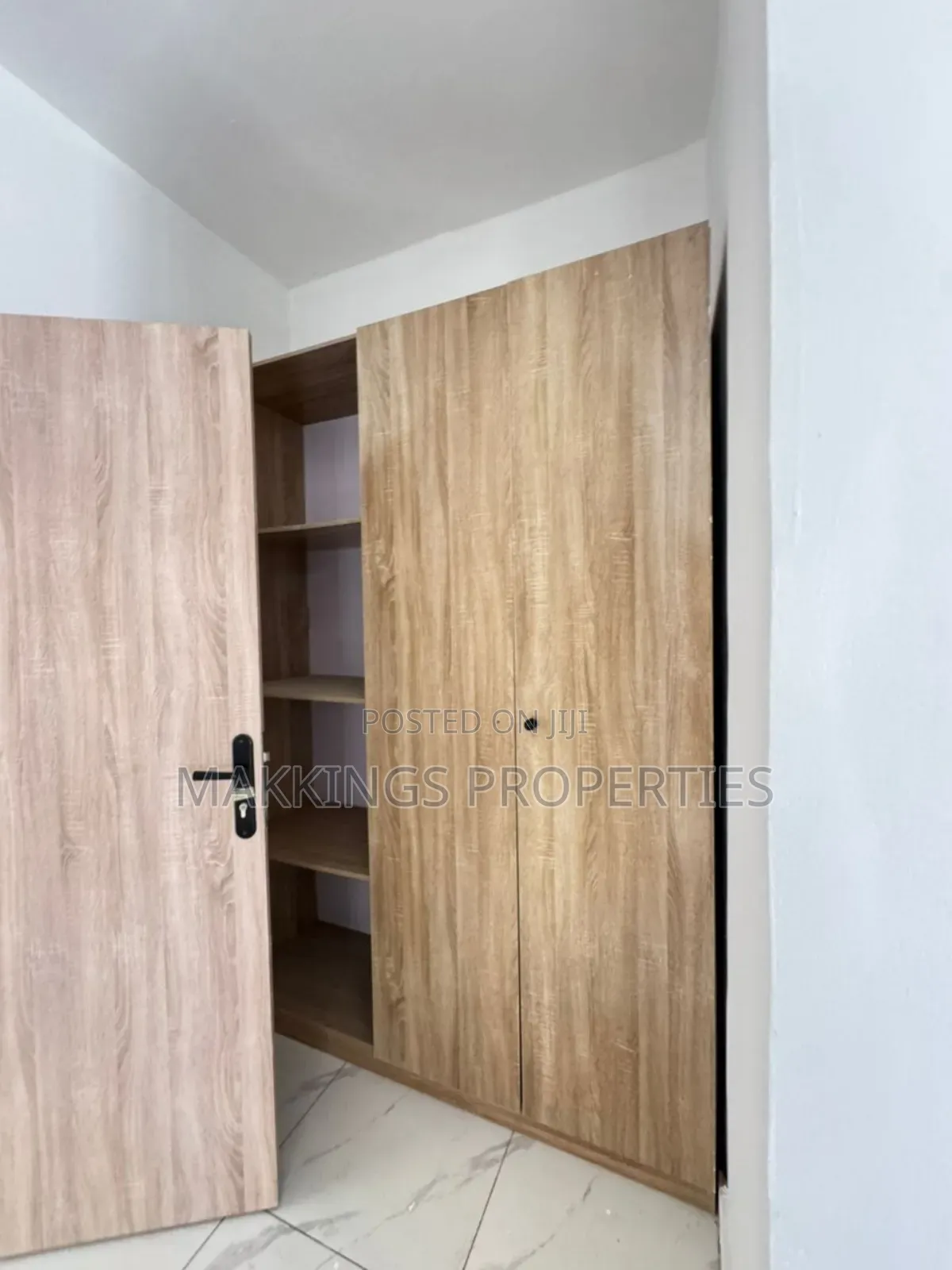 4bdrm Duplex in Chevron for sale in Chevron