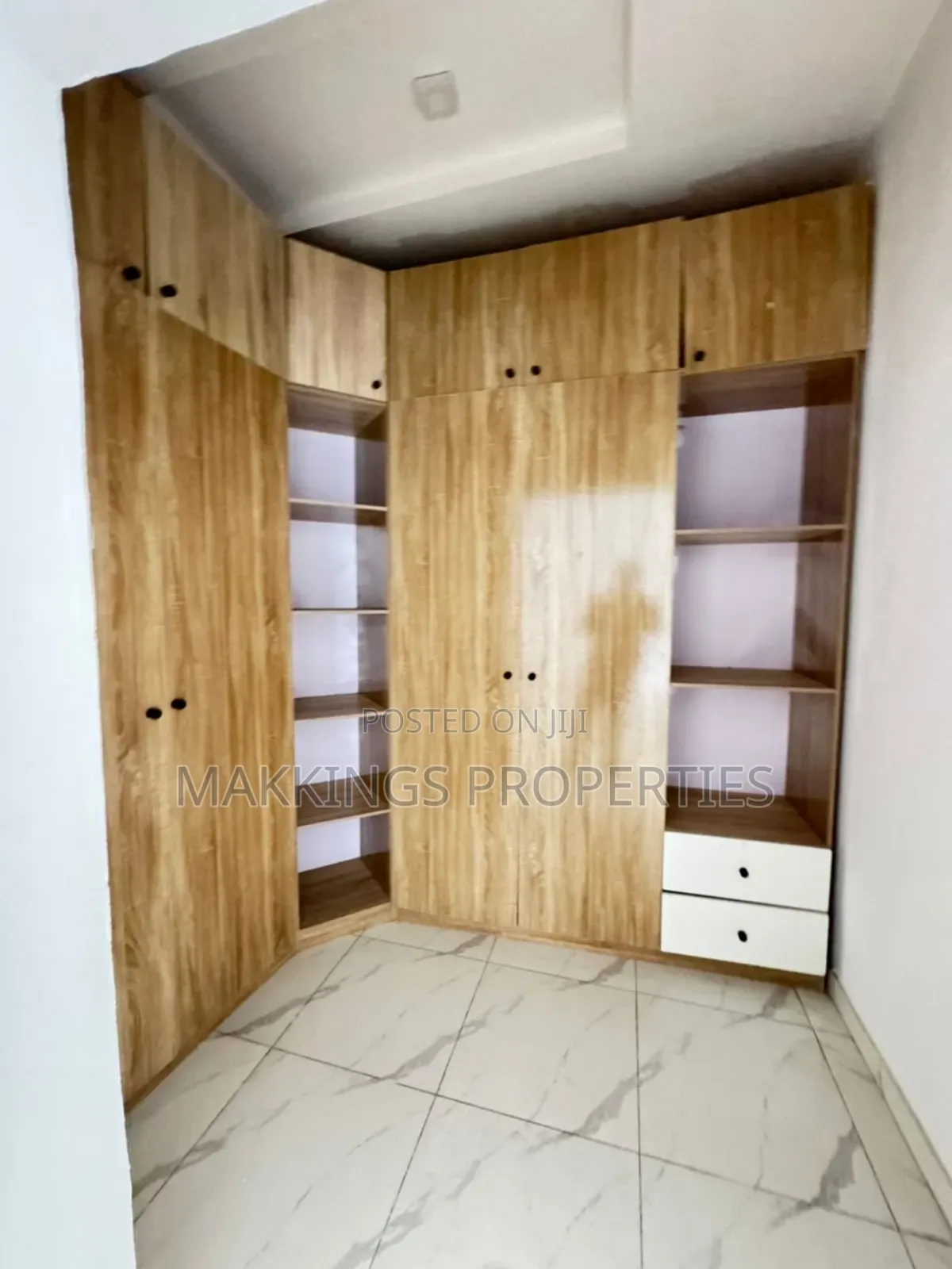 4bdrm Duplex in Chevron for sale in Chevron