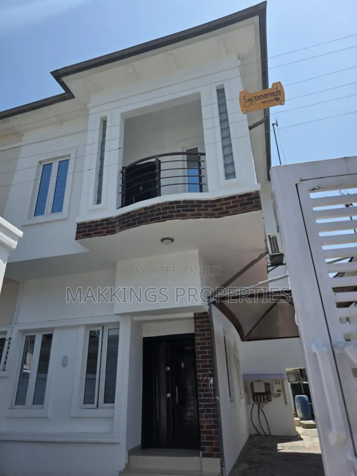 3bdrm Duplex in Chevron for sale in Chevron