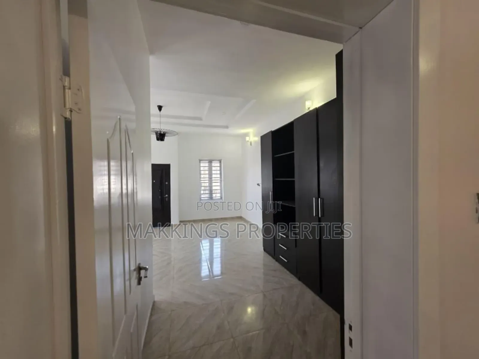 3bdrm Duplex in Chevron for sale in Chevron