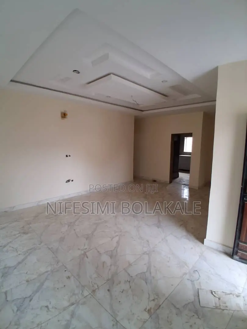 2bdrm Block of Flats in 7Up Road Oluyole, for rent in Oluyole Estate