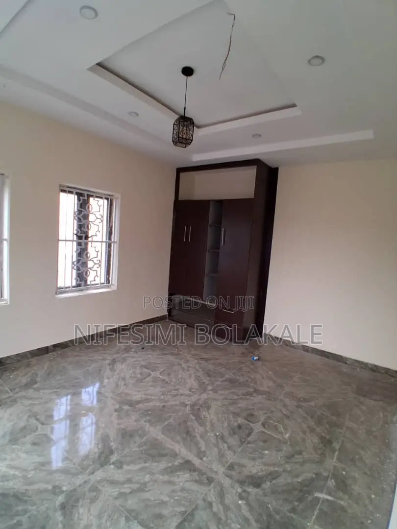 2bdrm Block of Flats in 7Up Road Oluyole, for rent in Oluyole Estate