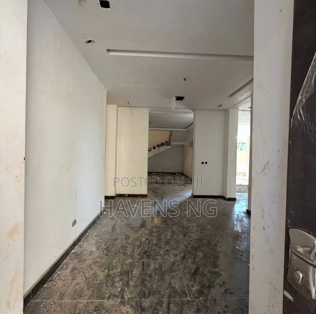5bdrm Duplex in Maitama for sale in Maitama