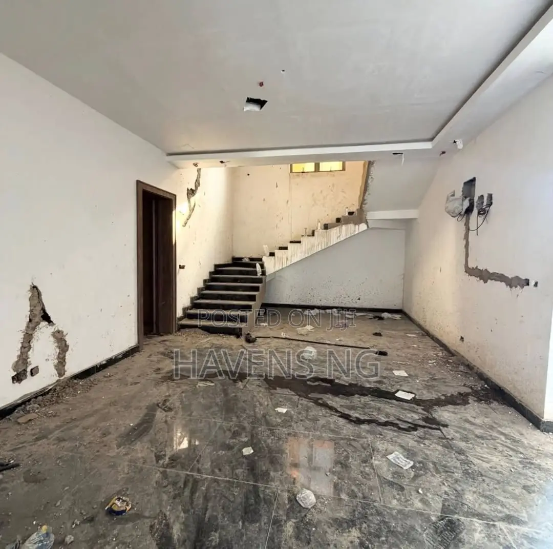 5bdrm Duplex in Maitama for sale in Maitama