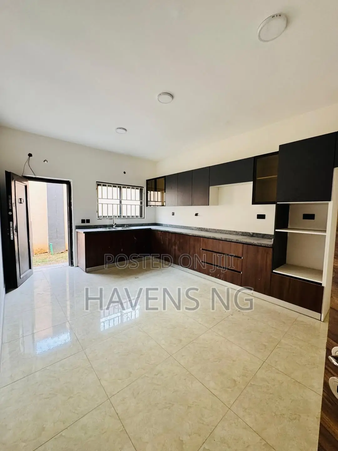 5bdrm Duplex in Mabushi for sale in Mabushi