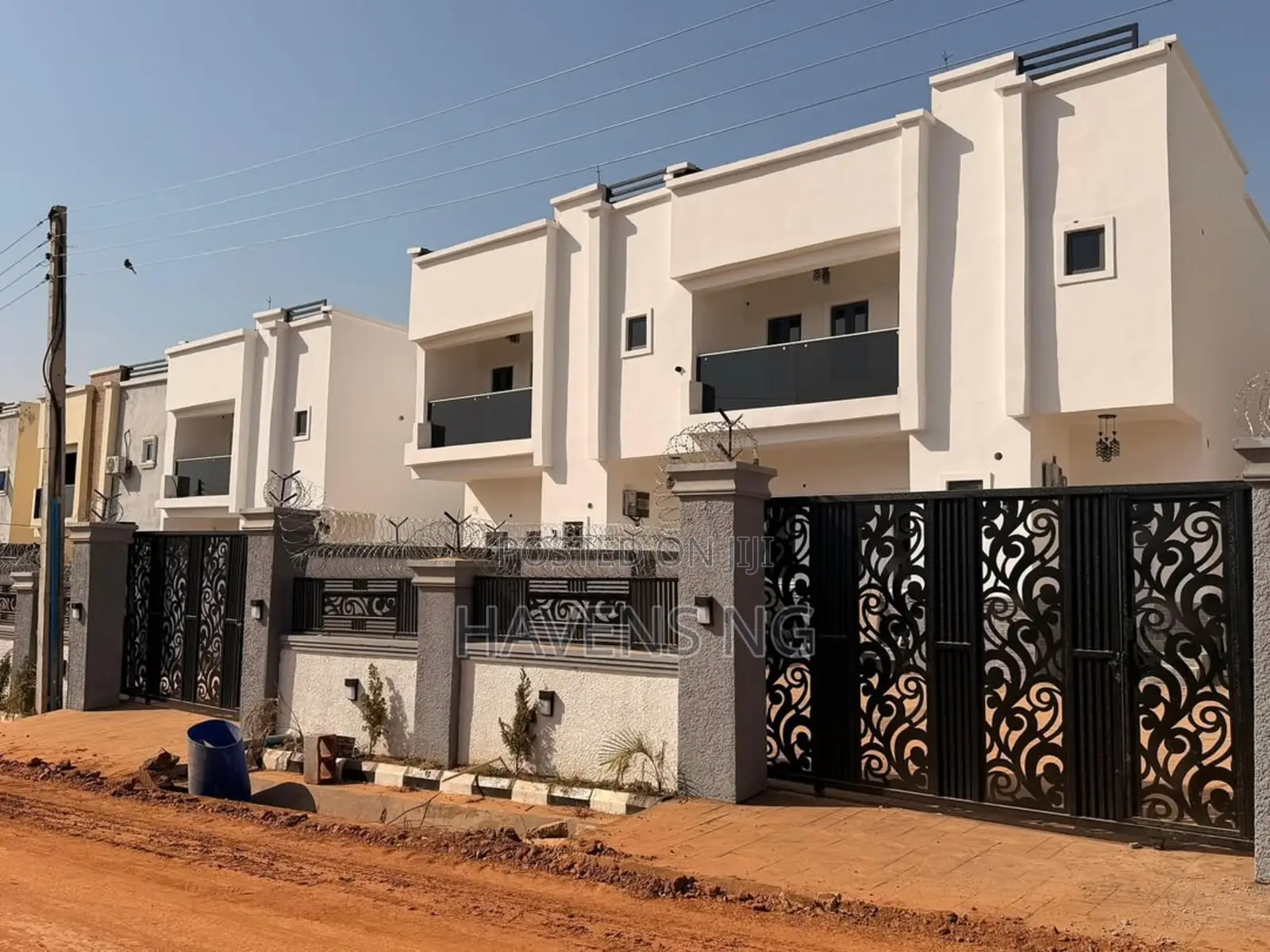 4bdrm Duplex in FHA for sale in FHA