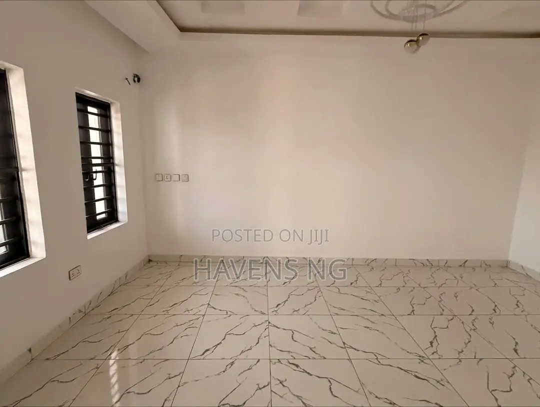 4bdrm Duplex in FHA for sale in FHA