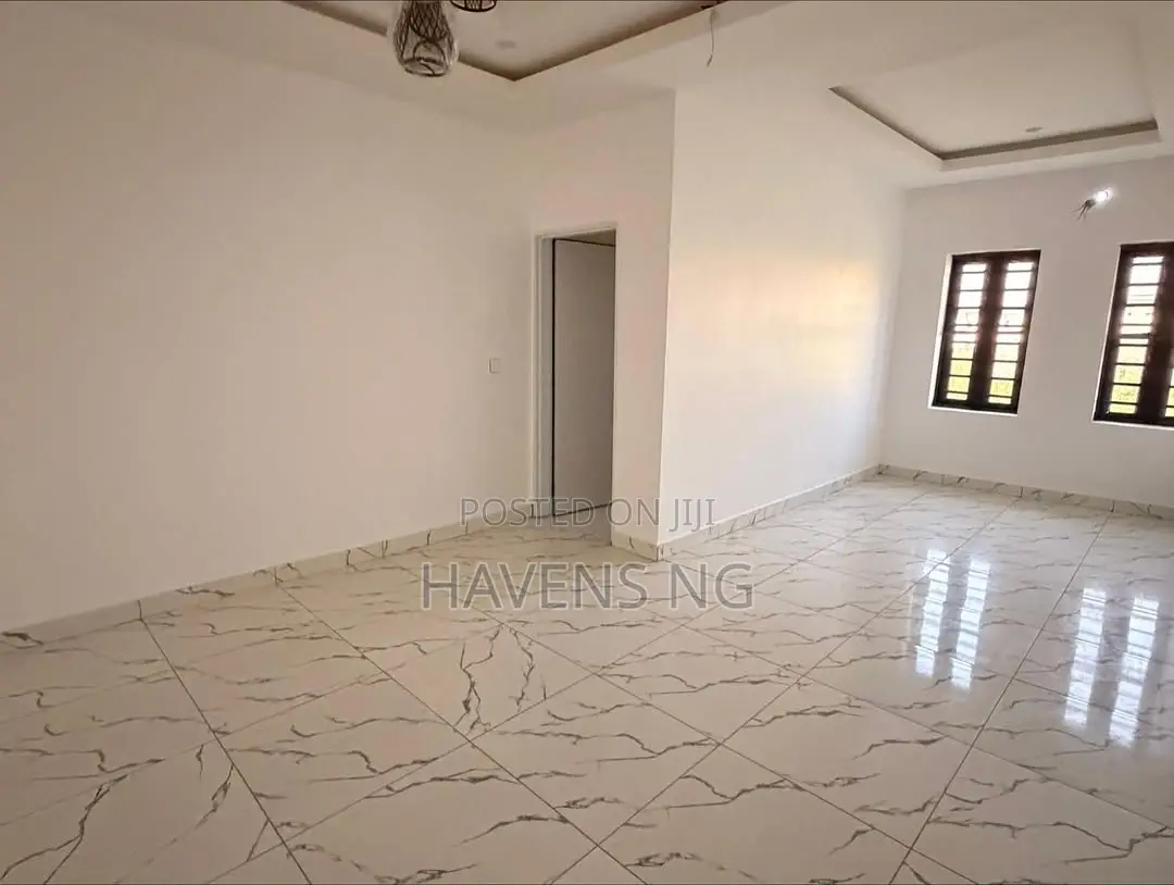 4bdrm Duplex in FHA for sale in FHA
