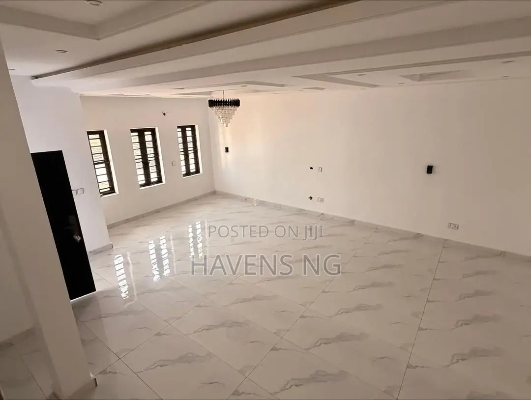 4bdrm Duplex in FHA for sale in FHA