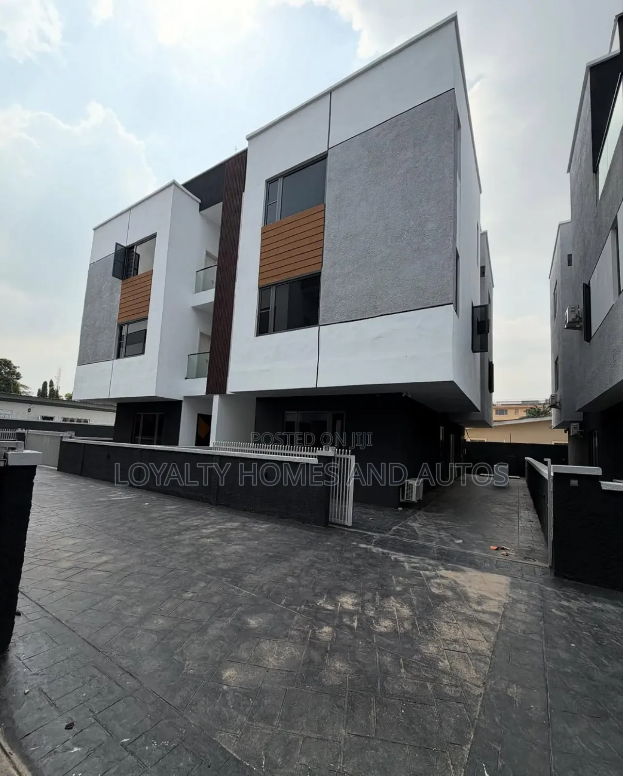 4bdrm Duplex in Adeniyi Jones for sale in Adeniyi Jones