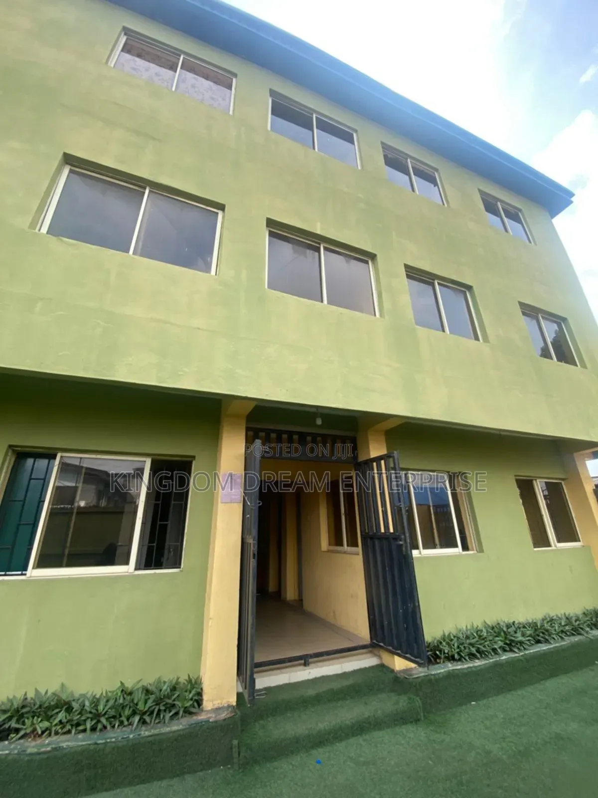 Building on 3-Floors and a 4-Bedrm Bungalow 695sqm Ojodu in Lekki