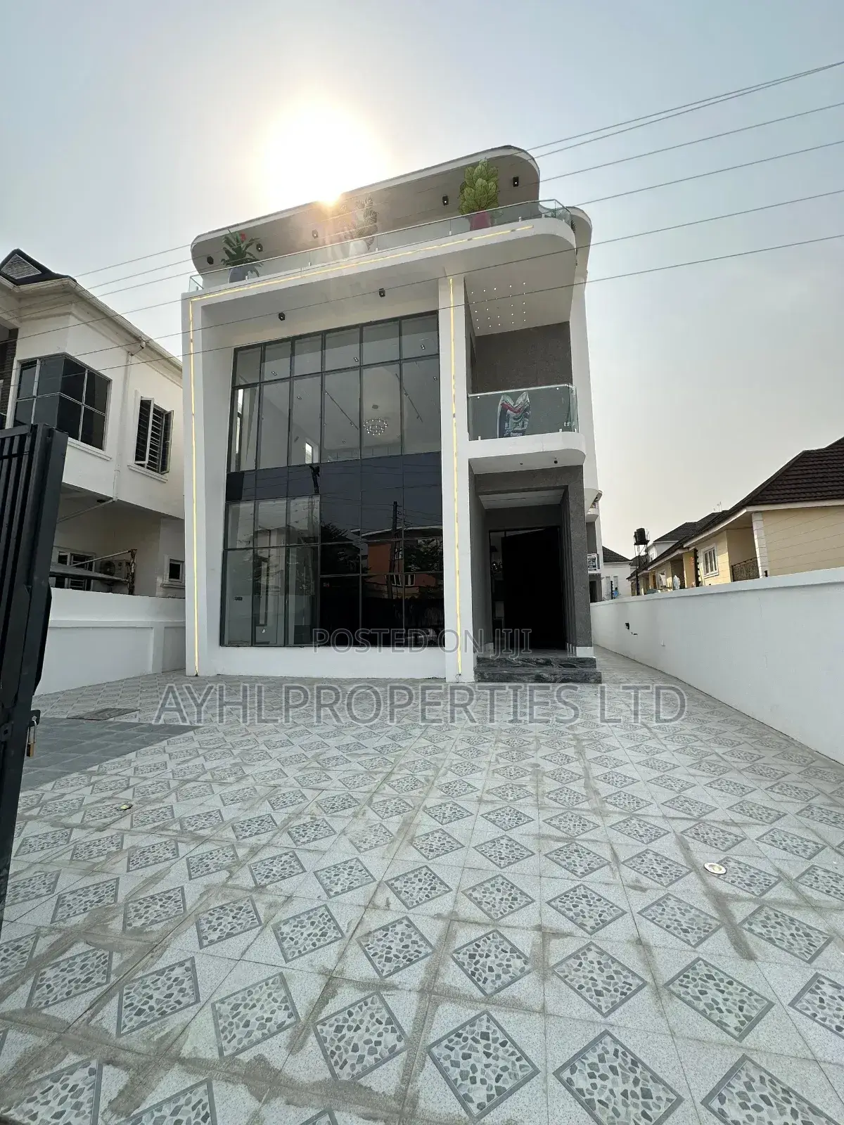 Luxury 4 Bedroom Duplex in Lekki Expressway