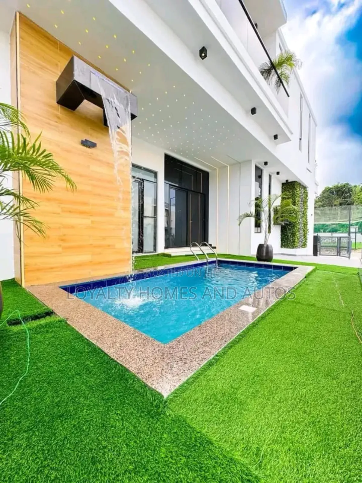 5bdrm Duplex in Chevron for sale in Chevron
