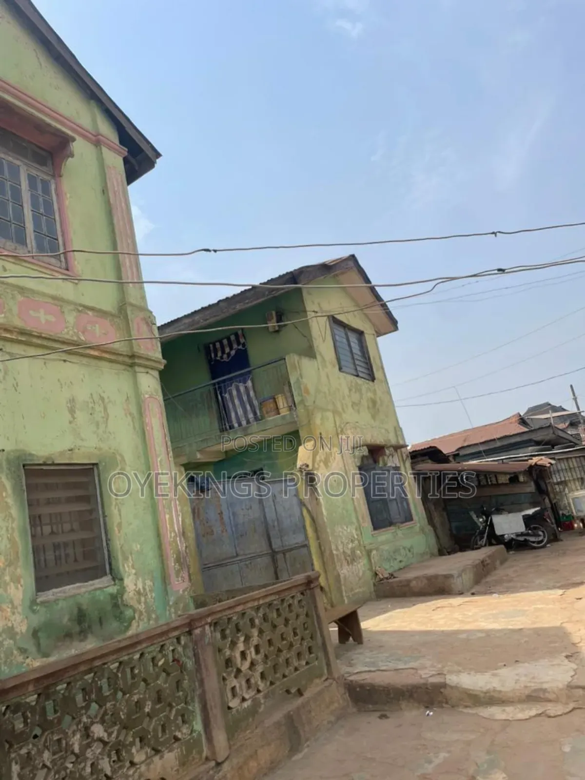 20bdrm Block of Flats in Victory Rd, Akala Express for sale in Akala Express