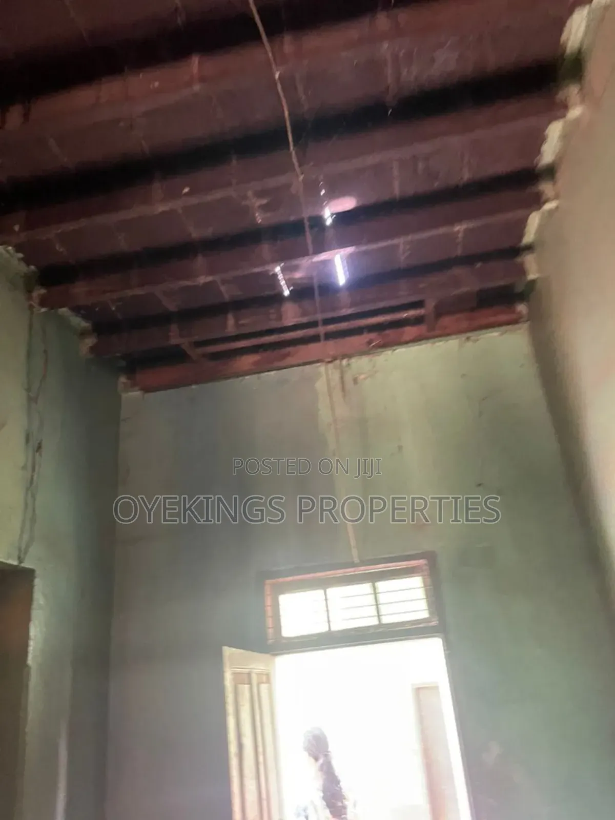 20bdrm Block of Flats in Victory Rd, Akala Express for sale in Akala Express