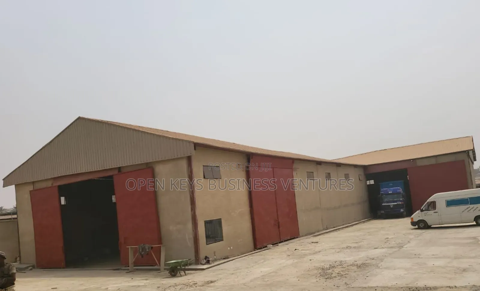 Warehouse and Office Building in CHallenge / Ibadan