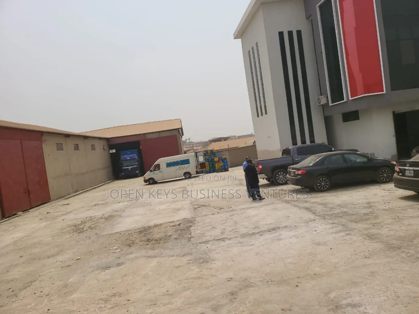Warehouse and Office Building in CHallenge / Ibadan