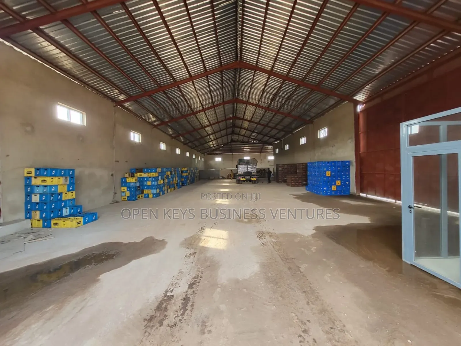 Warehouse and Office Building in CHallenge / Ibadan