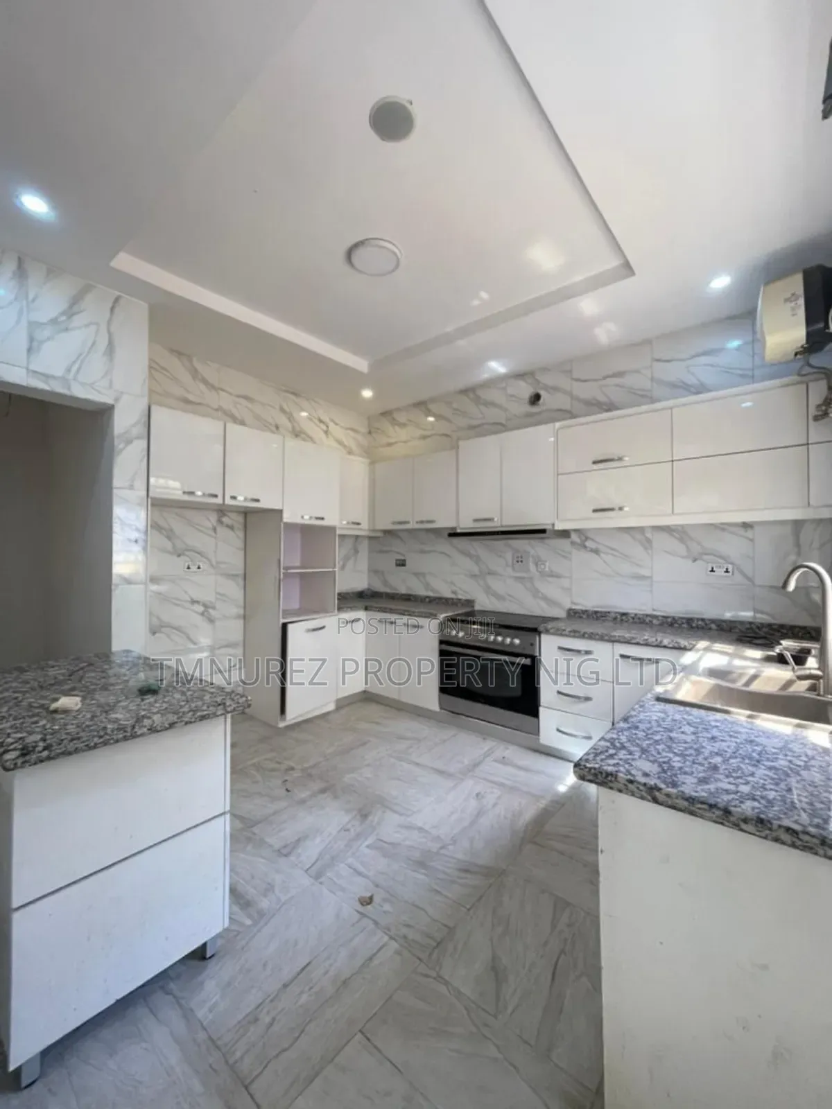 4bdrm Duplex in Oral Estate, Chevron for rent in Chevron