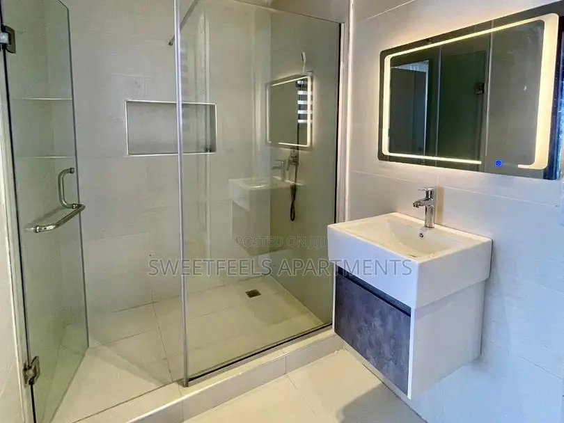 Luxury and Spacious 2 Bedroom Apartment With Pool and Elevators in Lekki Phase 1