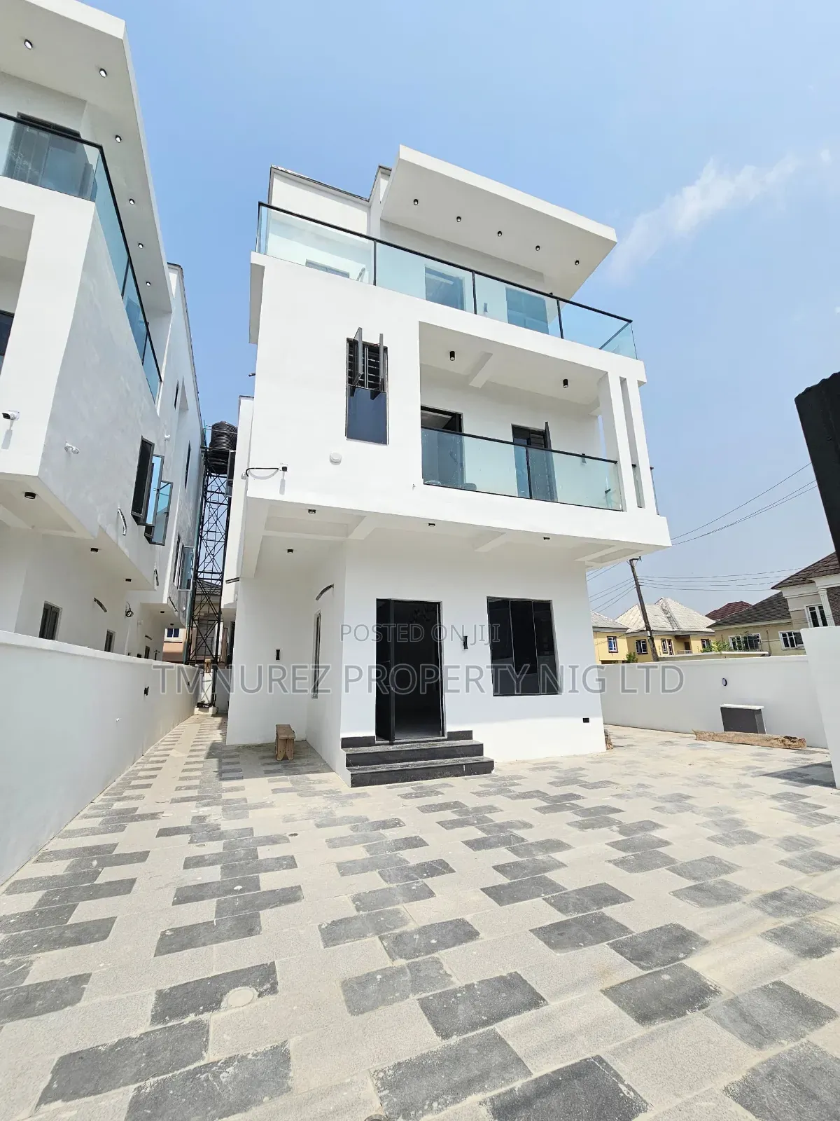 5bdrm Duplex in Lekki County, Ikota for sale in Ikota