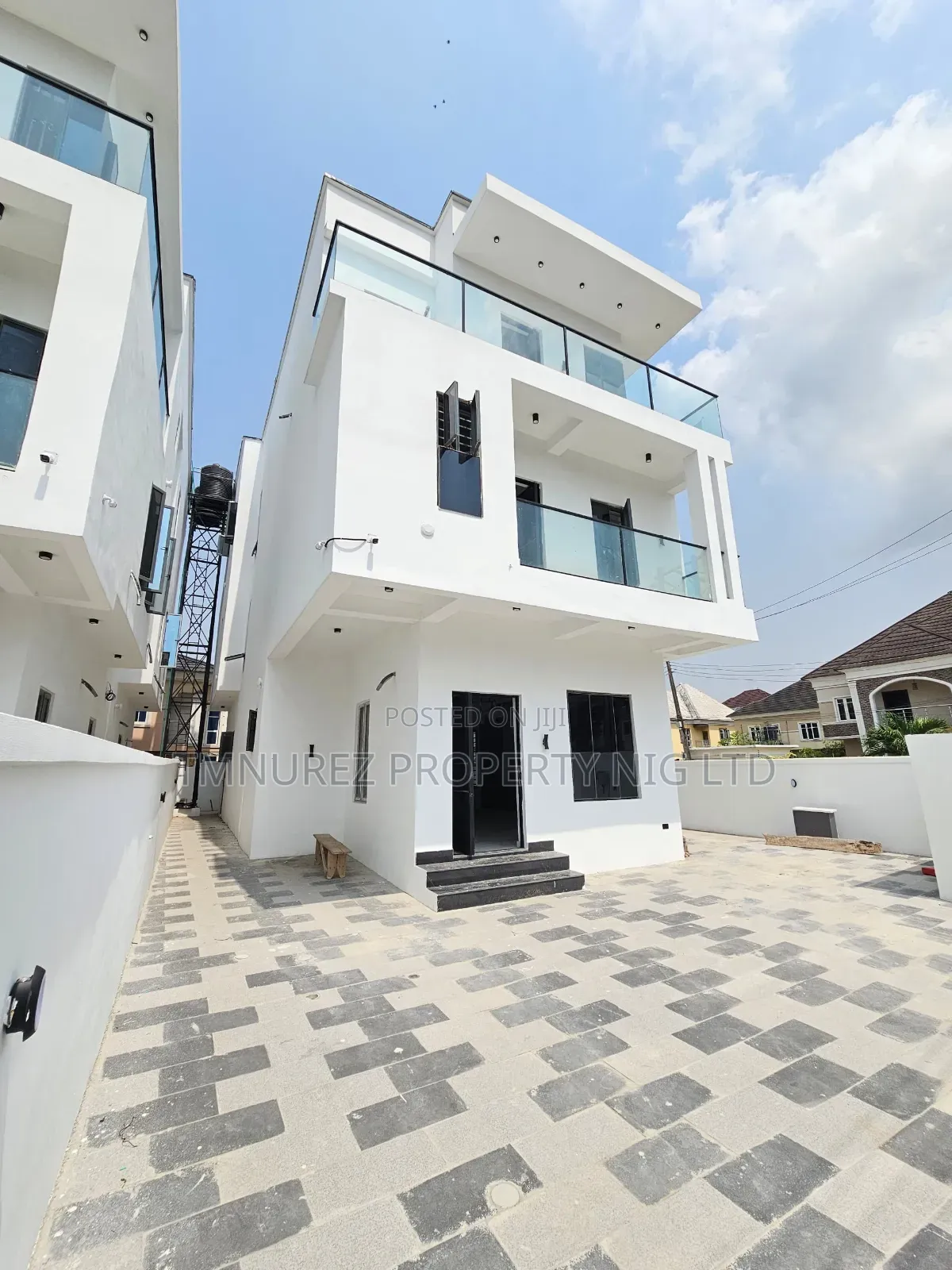 5bdrm Duplex in Lekki County, Ikota for sale in Ikota