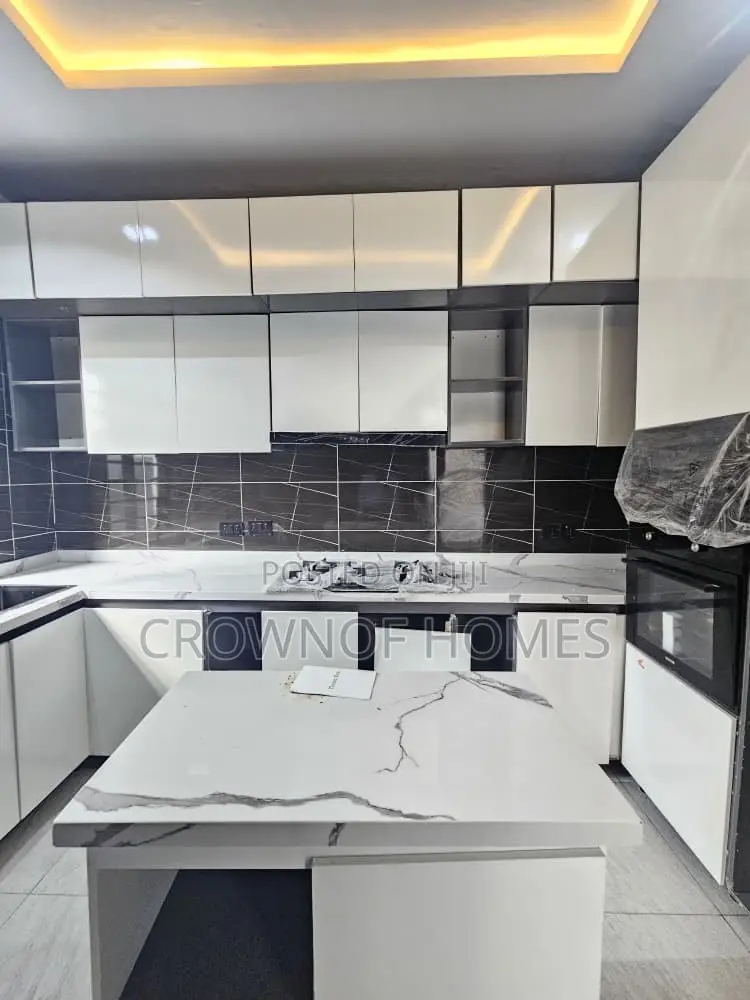 4bdrm Duplex in Chevron for sale in Chevron