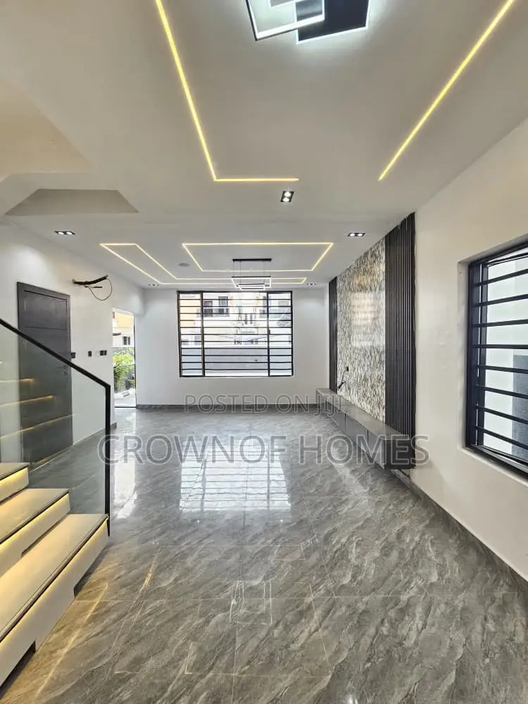 4bdrm Duplex in Chevron for sale in Chevron