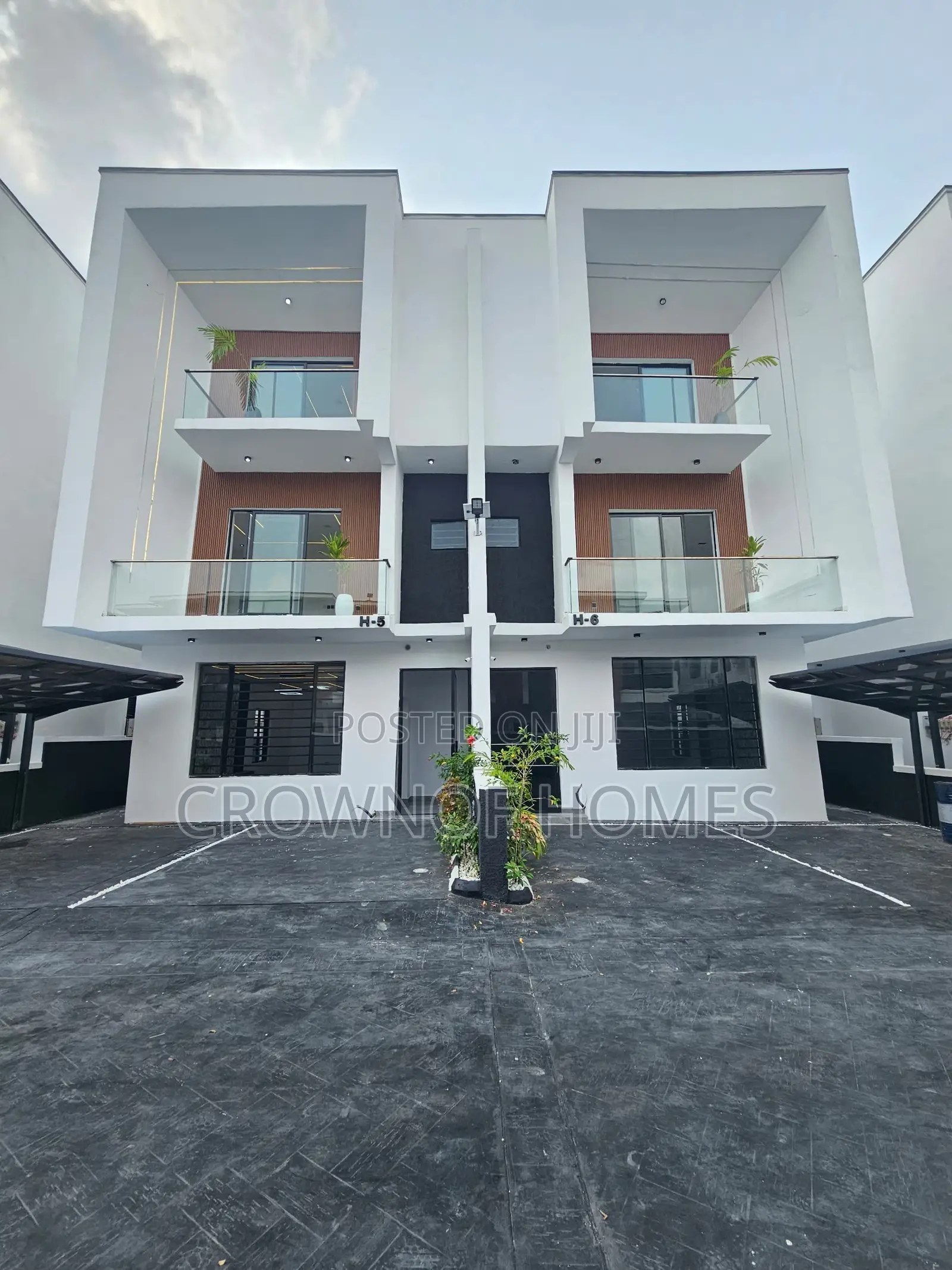 4bdrm Duplex in Chevron for sale in Chevron