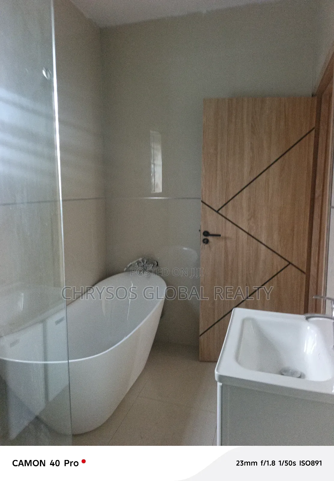 5bdrm Bungalow in Okebadan Estate, for sale in Akobo