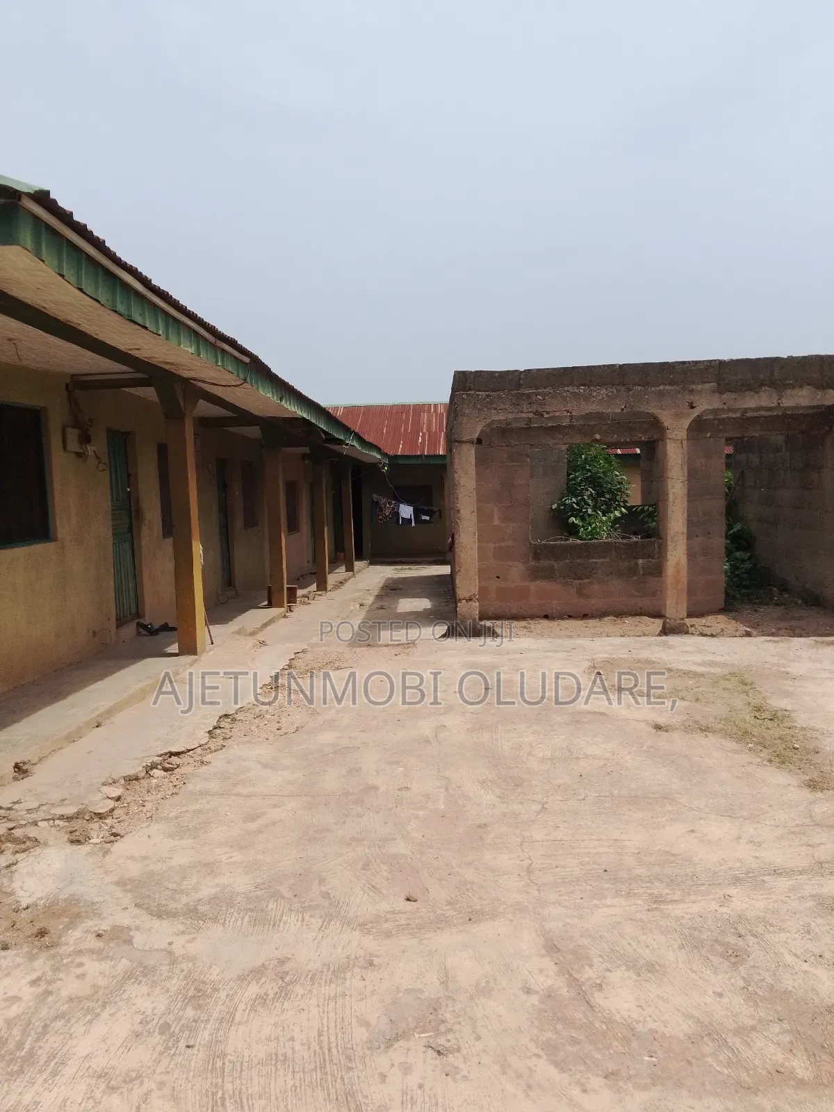 12bdrm Block of Flats in Ejalonibu Omisanjana for sale in Ado Ekiti