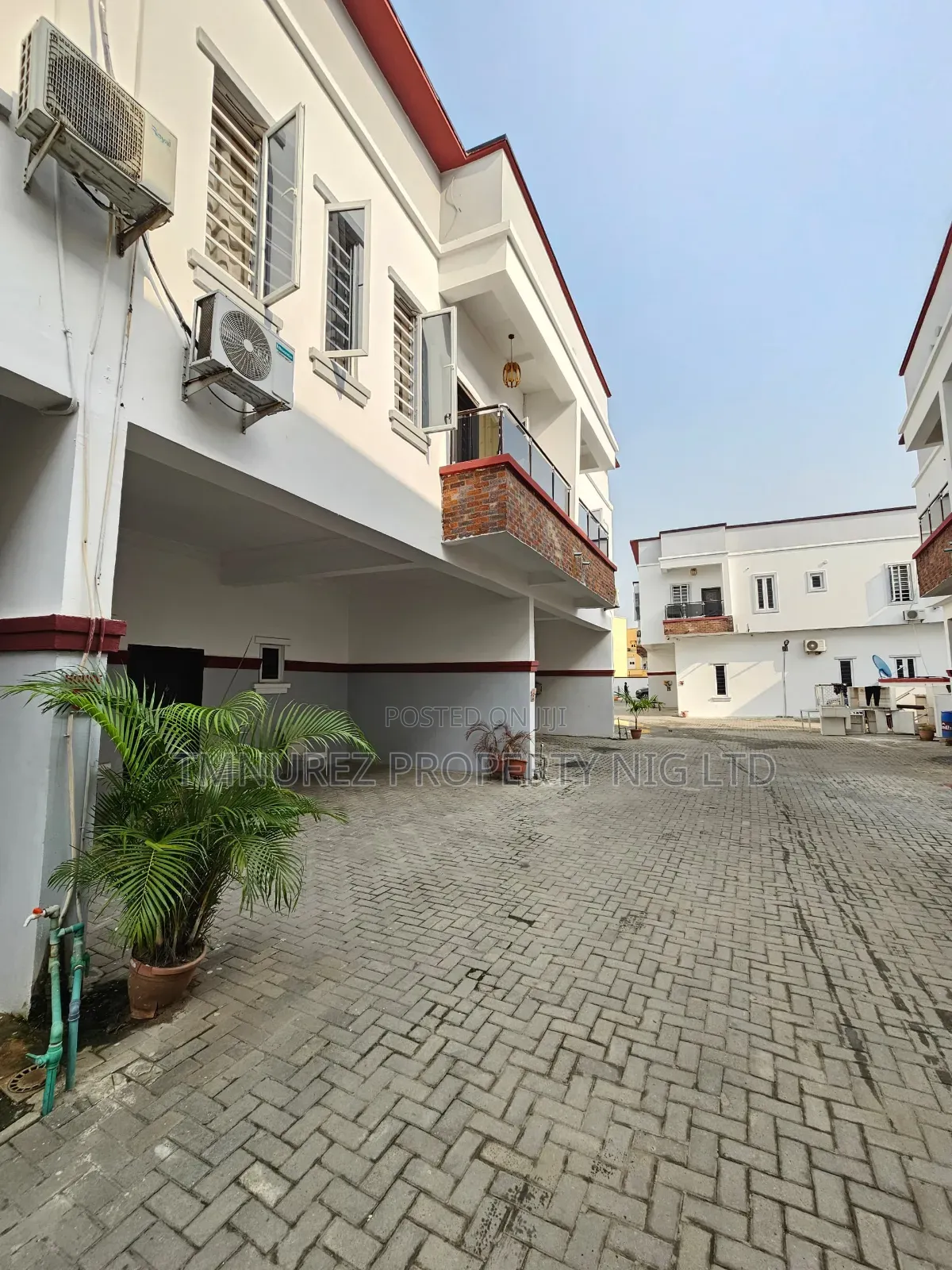 3bdrm Duplex in Orchild, Chevron for sale in Chevron