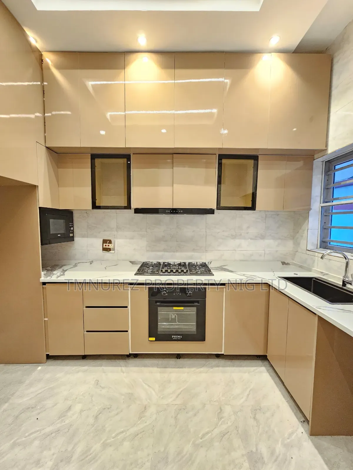 3bdrm Duplex in Orchild, Chevron for sale in Chevron