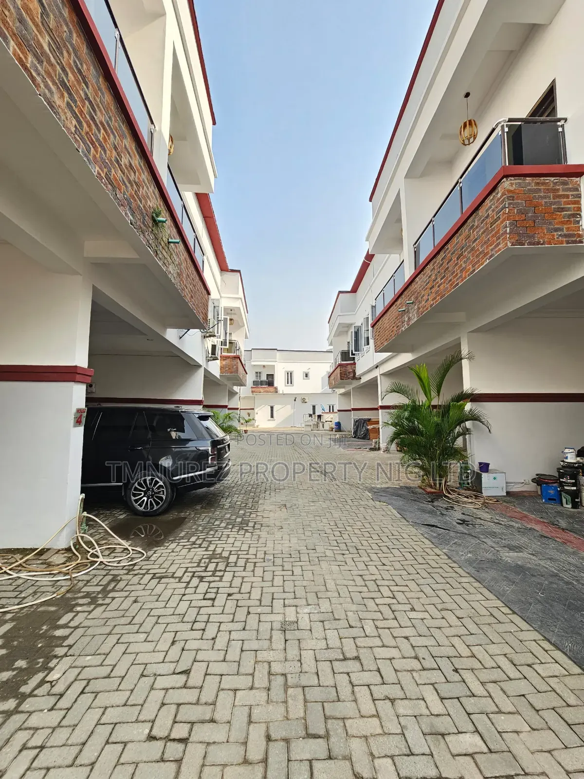 3bdrm Duplex in Orchild, Chevron for sale in Chevron