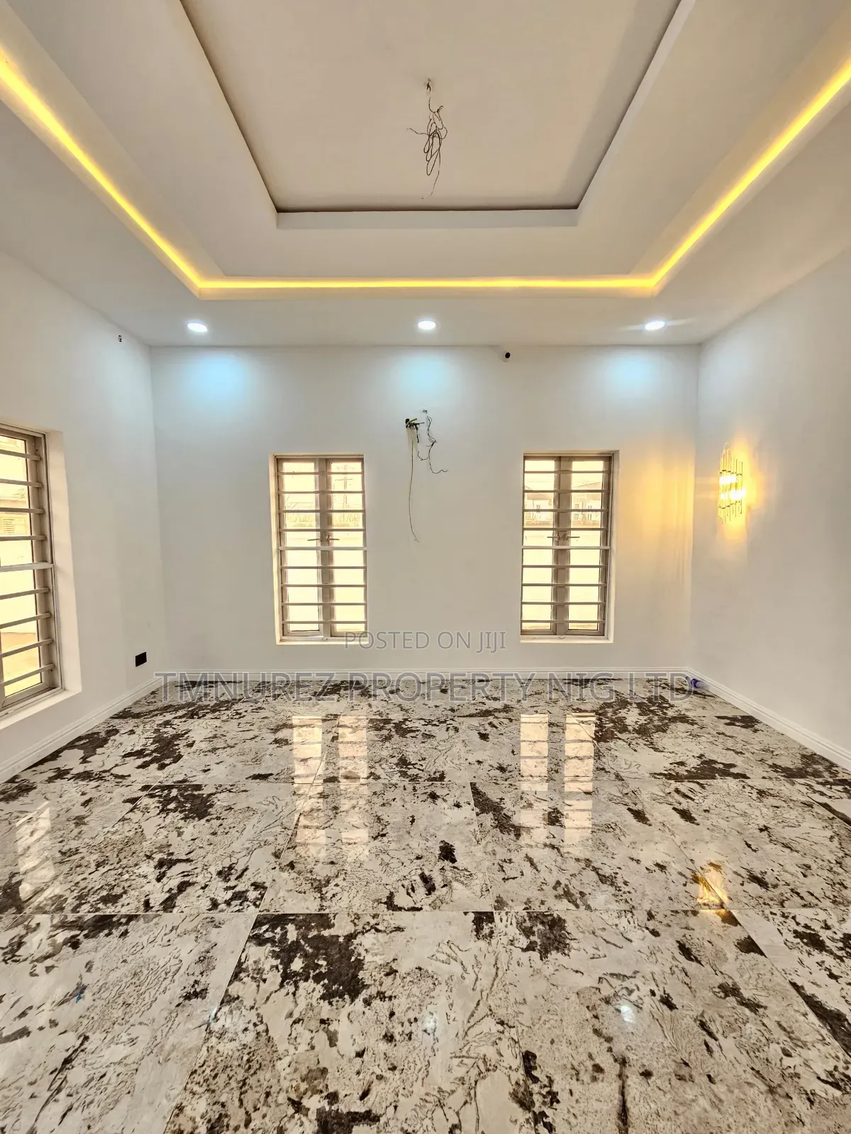 4bdrm Duplex in Orchild Road, Chevron for sale in Chevron