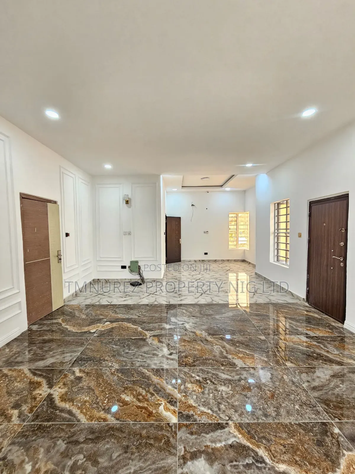 4bdrm Duplex in Orchild Road, Chevron for sale in Chevron