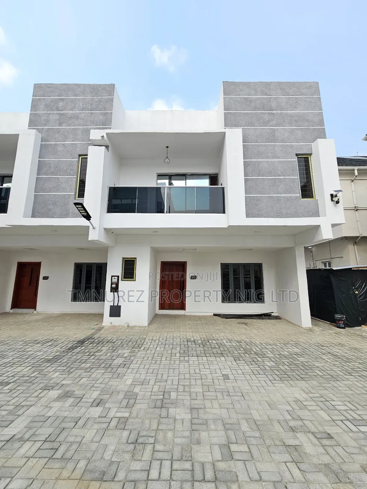 4bdrm Duplex in Orchild Road, Chevron for rent in Chevron
