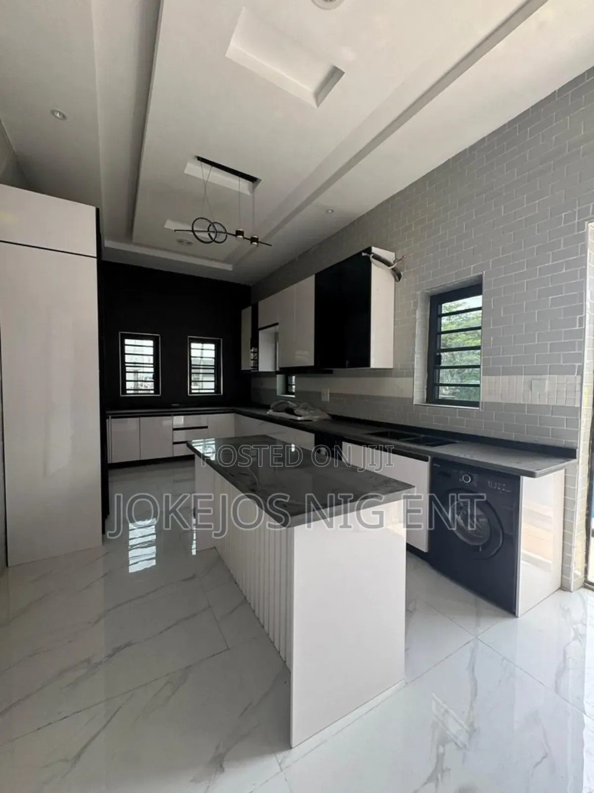 5bdrm Duplex in Osapa London for sale in Osapa london