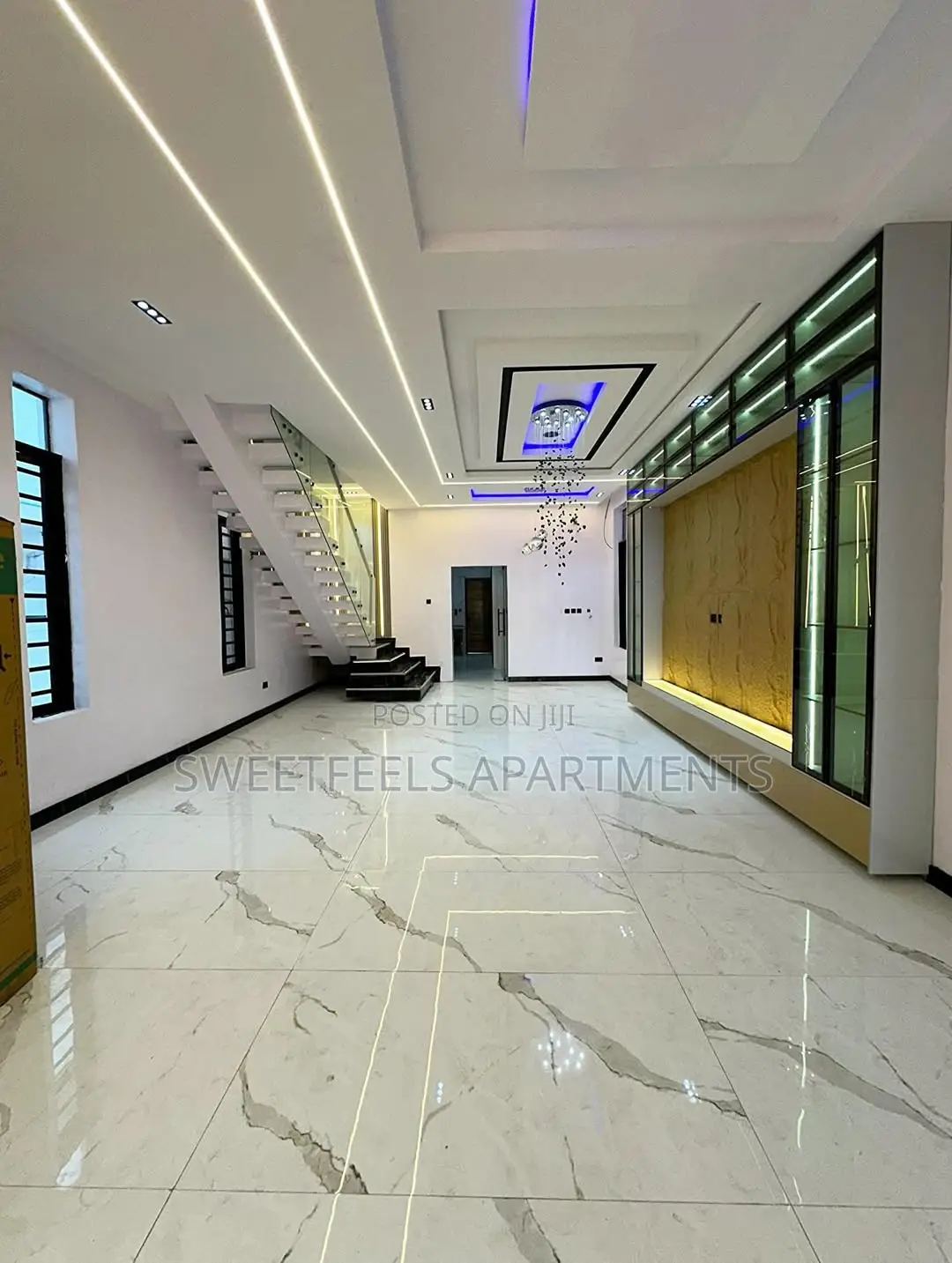 5 Bedroom Fully Detached for Sale in Chevron