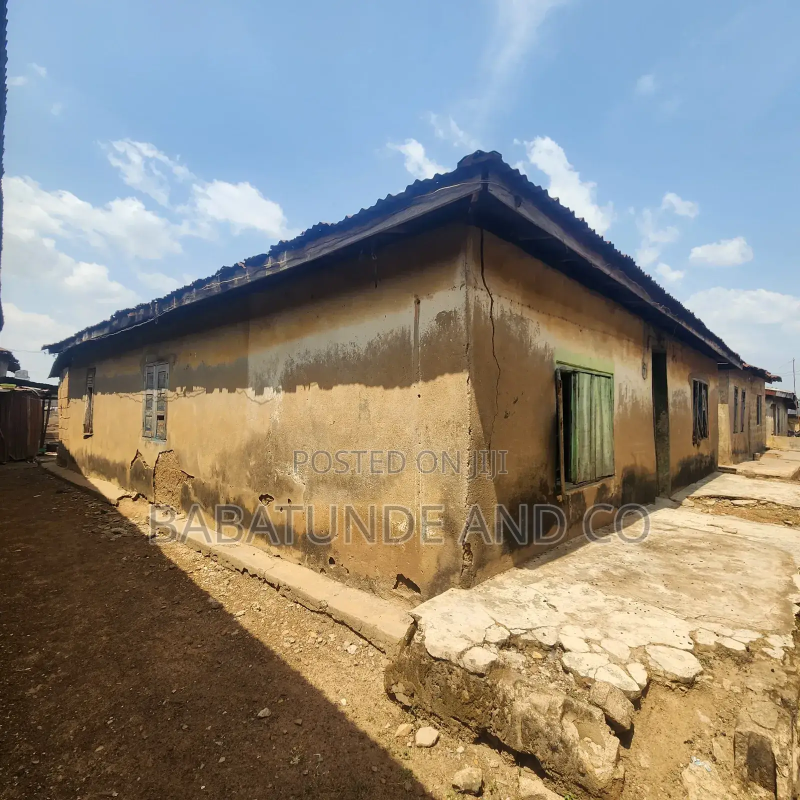 6bdrm Bungalow in Omi Adio for sale in Omi Adio