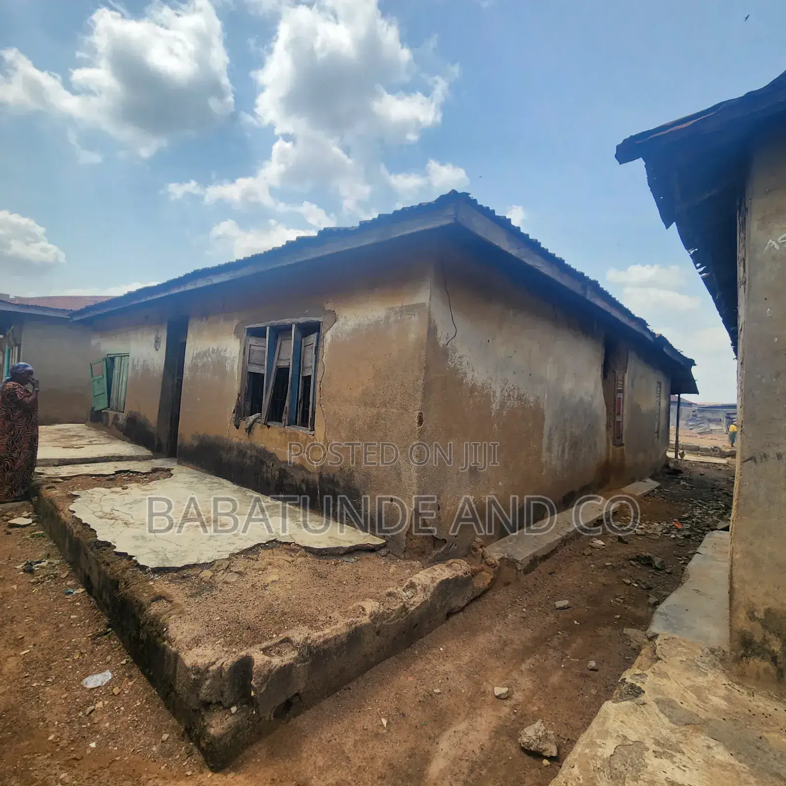 6bdrm Bungalow in Omi Adio for sale in Omi Adio