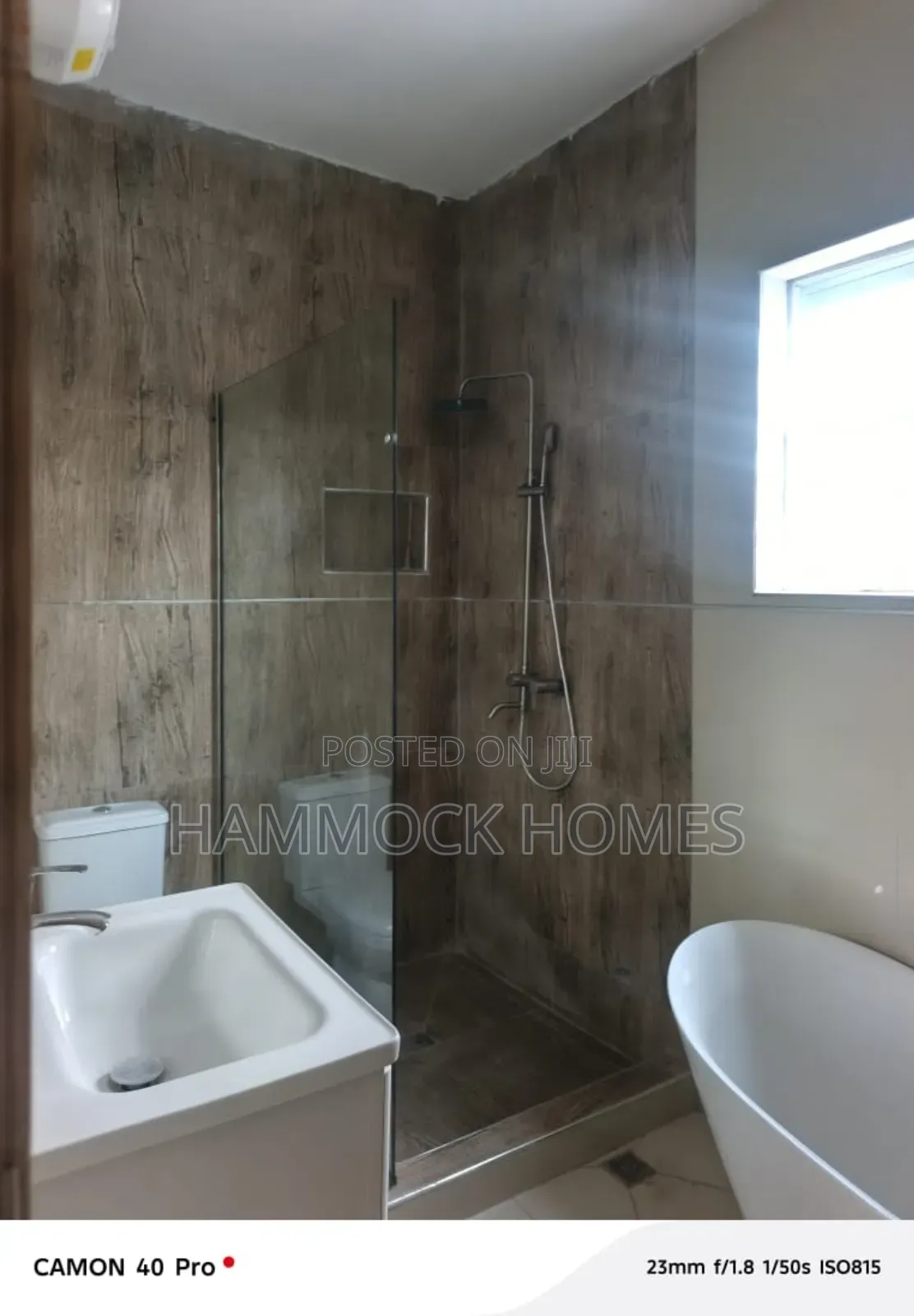 5bdrm Bungalow in Okebadan Estate, Akobo for sale in Akobo